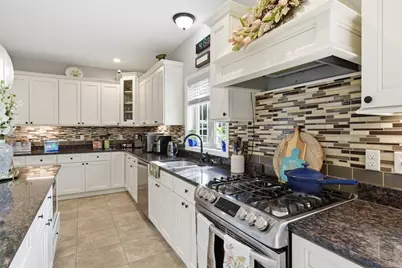 11 Elaine Cir, Springfield, MA 01109 - Photo 23