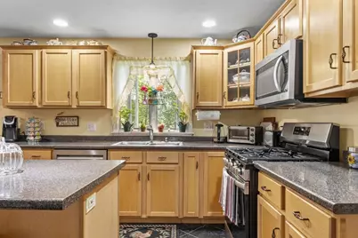 37 Malbone St, Lakeville, MA 02347 - Photo 11