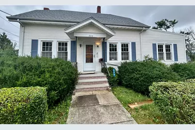 556 Brayton Ave, Somerset, MA 02726 - Photo 1