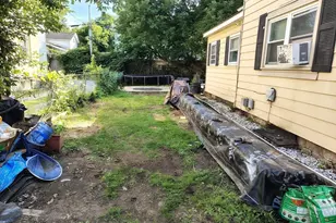 12 Lincoln St, Pittsfield, MA 01201 - Photo 5