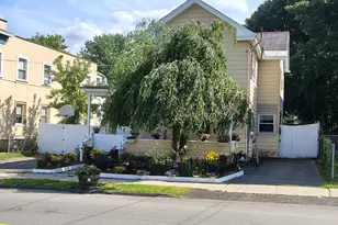 12 Lincoln St, Pittsfield, MA 01201 - Photo 3