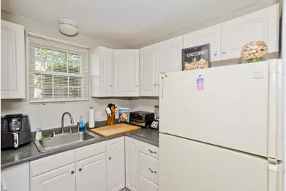 1304 Elm St #1B, West Springfield, MA 01089 - Photo 5