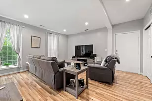 104 Hartford Ave E, Uxbridge, MA 01569 - Photo 5