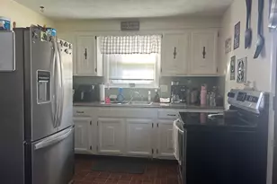 387 Mendon Rd, Attleboro, MA 02703 - Photo 3