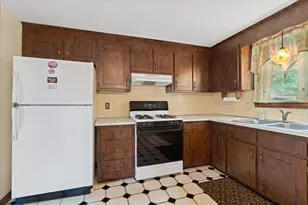 17 Brewster Dr, Bridgewater, MA 02324 - Photo 9