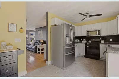 5239 N Main St #18, Fall River, MA 02720 - Photo 9