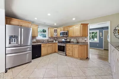 37 Squirrel Rd, Springfield, MA 01108 - Photo 9