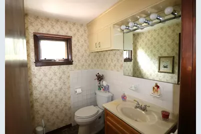 92 East Ave, North Adams, MA 01247 - Photo 3