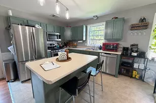 318 Crescent St, Fall River, MA 02720 - Photo 3