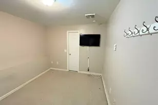 318 Crescent St, Fall River, MA 02720 - Photo 15