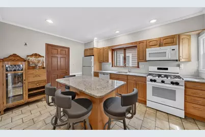 4 Allen Place, Melrose, MA 02176 - Photo 3