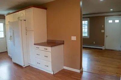 571 Mill St, Agawam, MA 01030 - Photo 9