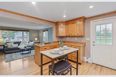 15 Amesbury St, Haverhill, MA 01830 - Photo 9
