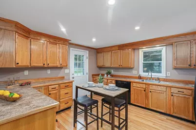 15 Amesbury St, Haverhill, MA 01830 - Photo 5