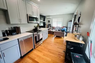8 W Bellflower St, Boston, MA 02125 - Photo 3
