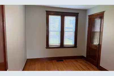 8 Elton St #1, Worcester, MA 01604 - Photo 9