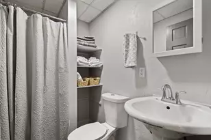 70 Russell St, Worcester, MA 01609 - Photo 13