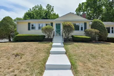 4 Edgemont Ave, Reading, MA 01867 - Photo 3