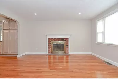 4 Edgemont Ave, Reading, MA 01867 - Photo 5