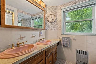 32 Sagamore Ave, Medford, MA 02155 - Photo 21