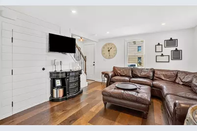61 Abbey St, Chicopee, MA 01013 - Photo 3