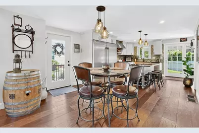 61 Abbey St, Chicopee, MA 01013 - Photo 5