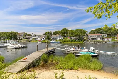 199 Edgewater Dr W, Falmouth, MA 02536 - Photo 7