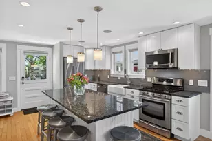 7 Conant St, Provincetown, MA 02657 - Photo 3