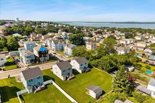738 Hicks St, Fall River, MA 02724 - Photo 9