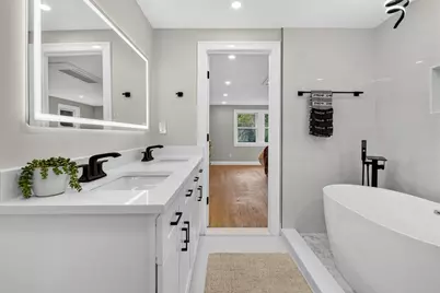 14 Travis Dr, Framingham, MA 01702 - Photo 7