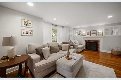 212 Emerson St, Springfield, MA 01118 - Photo 7