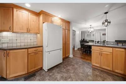 212 Emerson St, Springfield, MA 01118 - Photo 3