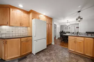 212 Emerson St, Springfield, MA 01118 - Photo 3