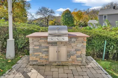 16 Elm St, Medford, MA 02155 - Photo 33