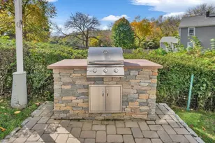 16 Elm St, Medford, MA 02155 - Photo 33