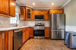 40 Winchester Ln, Fall River, MA 02721 - Photo 3