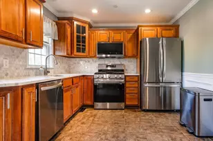 40 Winchester Ln, Fall River, MA 02721 - Photo 3