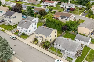 541 Woodman St, Fall River, MA 02724 - Photo 5