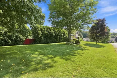 32 Waterford Dr, Westfield, MA 01085 - Photo 3