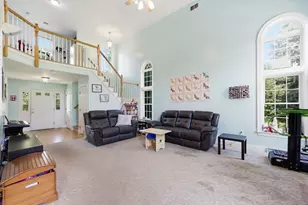 32 Waterford Dr, Westfield, MA 01085 - Photo 9