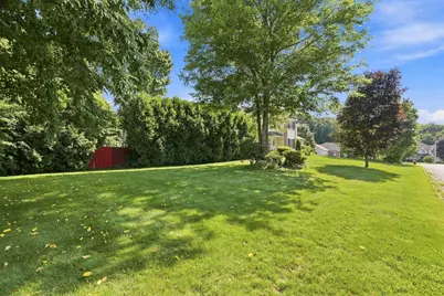 32 Waterford Dr, Westfield, MA 01085 - Photo 3
