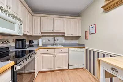 137 Franklin #203, Stoneham, MA 02180 - Photo 7