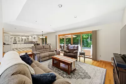142 Oak Knoll Cir, Ludlow, MA 01056 - Photo 9