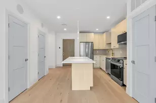34 Oak St, Boston, MA 02136 - Photo 3