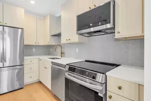 34 Oak St, Boston, MA 02136 - Photo 5