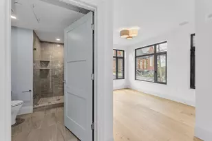 34 Oak St, Boston, MA 02136 - Photo 17