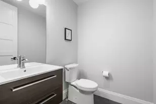 1058 Beacon St, Newton, MA 02459 - Photo 5