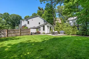 1058 Beacon St, Newton, MA 02459 - Photo 35