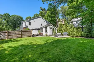 1058 Beacon St, Newton, MA 02459 - Photo 35