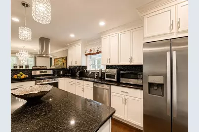 411 Pleasant St, Framingham, MA 01701 - Photo 9